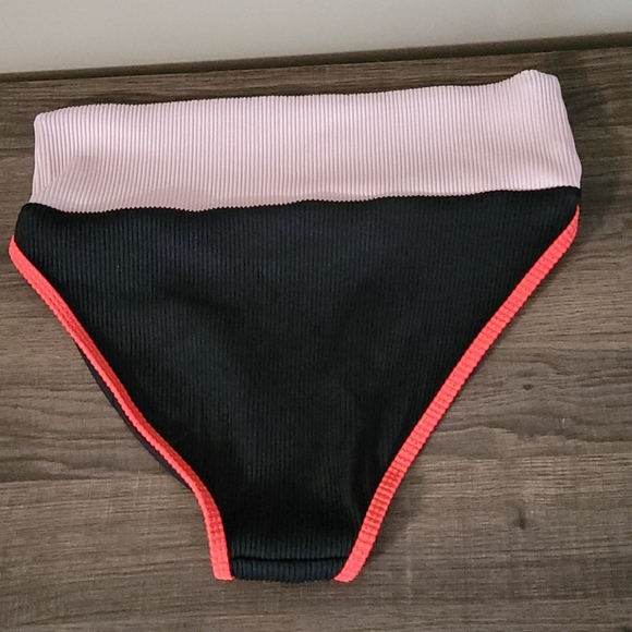 Colorblock Swimsuit - Picture 7 of 7
